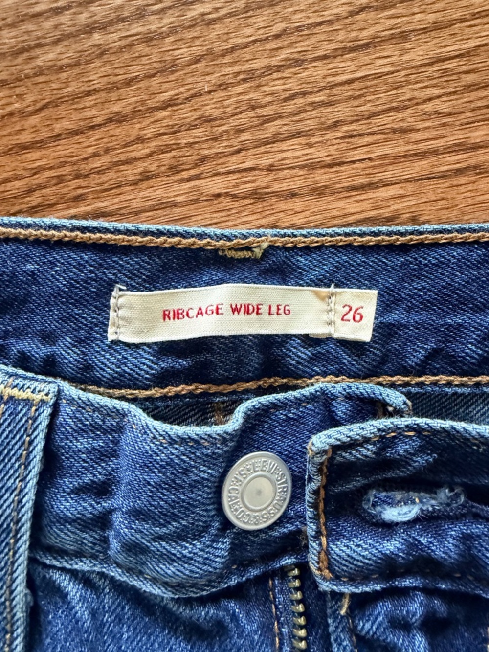 Levi's Ribcage Wide Leg Jeans in Medium Blue - Picture 4 of 7